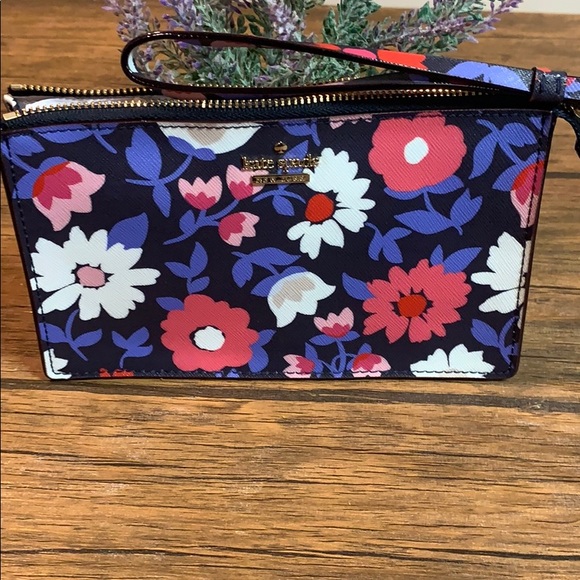 Brand New Cameron Street Leila - Picture 1 of 4